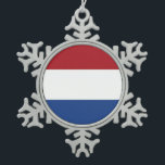 スノーフレークオーナメントとオランダフラグ スノーフレークピューターオーナメント<br><div class="desc">オランダ祝の旗を飾った絶妙な雪の結晶オーナメントで木を飾り、オランダの魅力のtouchと休日のシーズン！詳細に対する精緻で注意を払ったオーナメントは、フェスティバルの装飾だけでなく、オランダ伝統や国家プライドのお祝いでもある。それぞれの雪片は、オランダ旗の象徴的な赤、白ストライプ、青のを誇らしく示し、国の豊かな歴史、団結、革新の精神を象徴している。耐久性のある素材で作られたオーナメントは、毎年クリスマスの木に輝くようにデザインされている。その複雑なデザイン鮮やかと色は、他の装飾の中で際立っており、あなたの休日の祭りに優雅さとオランダのtouchを追加しゃれているする。あなたは家で木をトリミングするか与え、友人や家族への贈り物としてそれらをトリミングするかにかかわらず、これらのオランダフラグのスノーフレークオーナメントは、オランダへの愛を誰でも喜ばせるだろう。彼らは外国人、旅行者、またはオランダ文化や伝統の美しいを高く評価する人に最適である。オランダフラグ雪の結晶オーナメント、赤、白、青のデザイン、オランダプライド装飾高品質、材料、耐久性と長持ち、クリスマスの木に最適、オランダ伝統と団結のシンボル、チャームのエキスパートと旅行者のための理想的な贈り物、との文化祝は、のためのは、への愛を示クラシックすで、あなたの木を目立つ。</div>