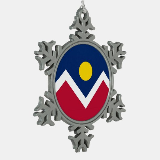 スノーフレークオーナメントとデンバー市旗 スノーフレークピューターオーナメント (左)