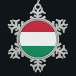 スノーフレークオーナメントとハンガリー国旗 スノーフレークピューターオーナメント<br><div class="desc">**ハンガリー国旗のスノーフレークオーナメント:**フェスティバルの精神を受け入れ、ハンガリー国旗の色を活かした絶妙なスノーフレークのオーナメント鮮やかを堪能しよう！詳細と文化的な重要性に注意を払って作られた、このオーナメント祝ハンガリーの豊かな伝統と国家プライド。このデザインは美しく象徴的な赤、白、緑のストライプを取り入れ、勇気、誠実、希望を象徴している。あなたはの飾休暇の間も、特別な機会の間も祝、単にあなたの装飾品のコレクションに追加する国際的か、このオーナメントは本物のハンガリー人のtouchを任意の設定にしゃれているもたらす。耐久性のある素材で作られたハンガリー国旗のスノーフレークオーナメントは長寿と魅力を保証する。その複雑なデザインと愛国的な色は、あなたの季節の装飾に大切に加え、あらゆる瞬きであなたのハンガリーへの憧れを示す。</div>