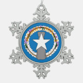 スノーフレークオーナメントと北マリアナ国旗 スノーフレークピューターオーナメント (正面)