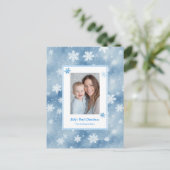 スノーフレークスブルー男の赤ちゃんフォト初めてのクリスマス シーズンポストカード (スタンド正面)