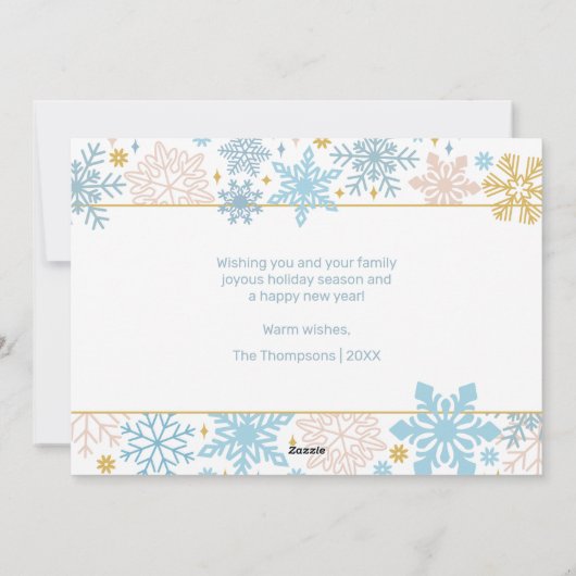 スノーフレークピンクブルー金ゴールドクリスマスホリデーズフォト シーズンカード (裏面)