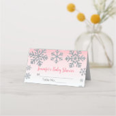 スノーフレークピンク&シルバーウィンターベビーシャワー プレイスカード (正面)