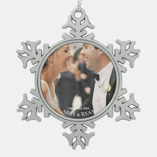 スノーフレーク写真フレームクリスマスパーソナライズされた スノーフレークピューターオーナメント (正面)