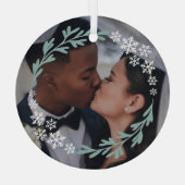 スノーフレーク&グリーンリースあなたの写真 ガラスオーナメント (裏面)