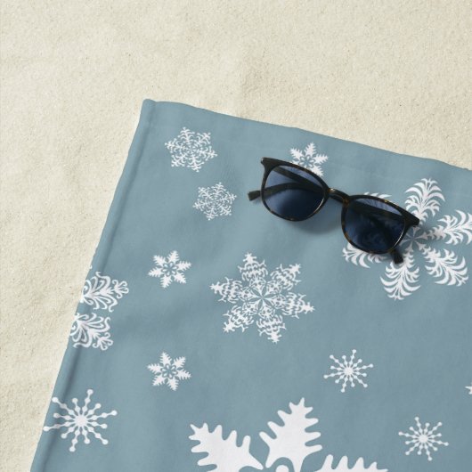 スノーフレーク・パターン、白い雪、雪、グレー ビーチタオル (インサイチュ)
