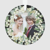 スノーベリー – 私たちの初めてのクリスマスミスター&ミセス写真 オーナメント (裏面)