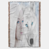 スノーホワイトウルフレディーブルーアイズ スローブランケット (正面縦)