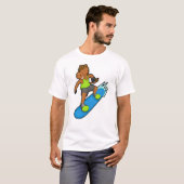 スノーボーダーとしてスノーボードに乗る馬 Tシャツ (正面フル)