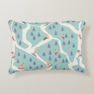 スノーボーダーやスキーヤーがスキー場に乗る。Pe アクセントクッション