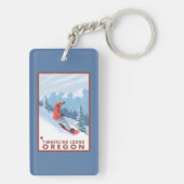 スノーボーダー場面-樹木限界線ロッジ、オレゴン キーホルダー (裏面)