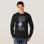 スノーボードしてるときがいつだってハッピーアワー Tシャツ (正面フル)