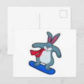 スノーボードとマフラーをしたウサギ ポストカード (正面/裏面)