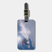 スノーボードに乗って大きなトウモロコシを飛び降りる男 ラゲッジタグ (正面縦)