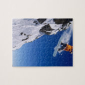 スノーボードの男がコーニスから飛び降りる ジグソーパズル (横)