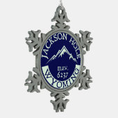 スノーボードをハイキングするジャクソンホールワイオミングのスキー スノーフレークピューターオーナメント (左)