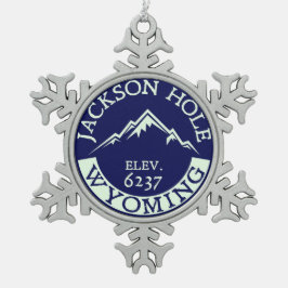 スノーボードをハイキングするジャクソンホールワイオミングのスキー スノーフレークピューターオーナメント