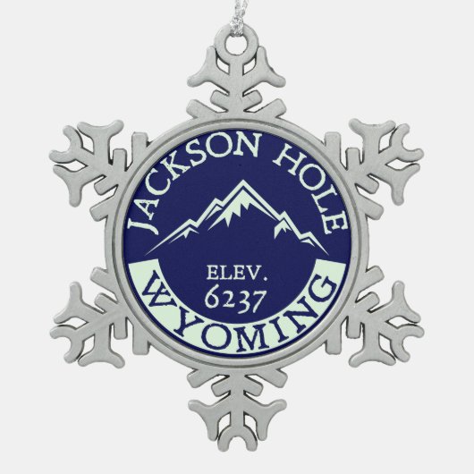 スノーボードをハイキングするジャクソンホールワイオミングのスキー スノーフレークピューターオーナメント (正面)