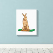 スノーボードを使ったウサギ キャンバスプリント (インサイチュ (ウッドフロア))