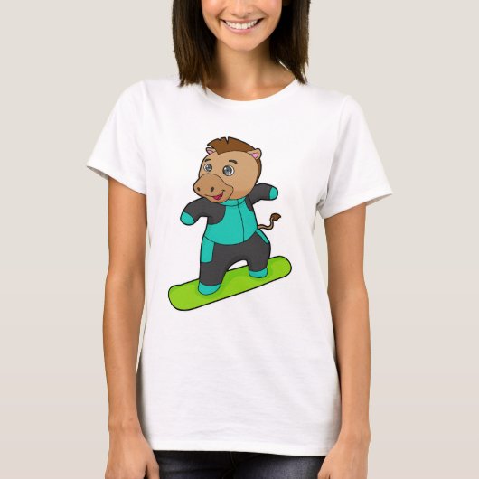 スノーボードを使ったスノーボーダーとしての馬 Tシャツ (正面)