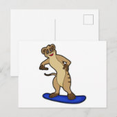 スノーボードを履いたスノーボーダーとしてのミーアキャット ポストカード (正面/裏面)