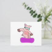 スノーボードスポーツ＆スキーゴーグルでの豚 ポストカード (スタンド正面)