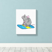 スノーボード付きスノーボーダーとしてのマウス キャンバスプリント (インサイチュ (ウッドフロア))