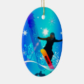 スノーボード、板を持つスノーボーダー セラミックオーナメント (右)