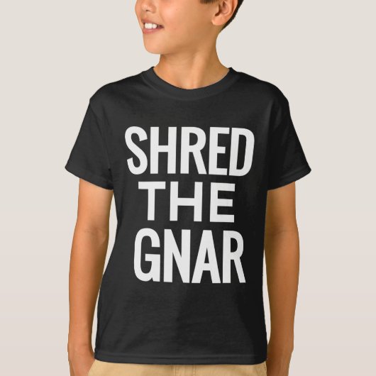 スノーボードTシャツ – Shred The Gnar Tシャツ (正面)