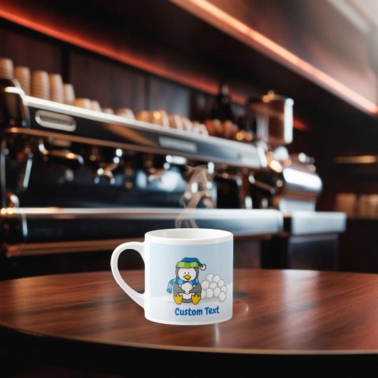 スノーボールを持って座っている小さなペンギン エスプレッソカップ