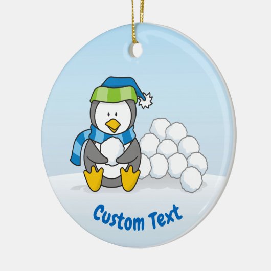 スノーボールを持って座っている小さなペンギン セラミックオーナメント (左)