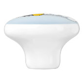 スノーボールを持って座っている小さなペンギン セラミックノブ (側面)