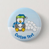 スノーボールを持って座っている小さなペンギン 缶バッジ (正面)