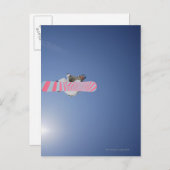 スノーボ飛んでいるーターが空中を ポストカード (正面/裏面)