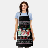 スノーミーズの醜いクリスマスセーターとシリン エプロン (着用した状態)