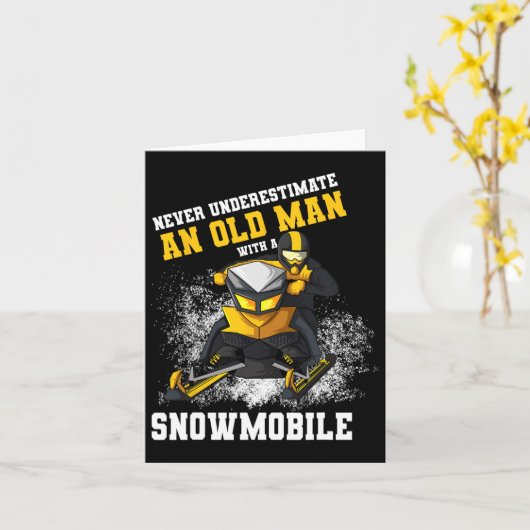 スノーモービルを持つ老人を決して過小評価しない カード (黄色い花)