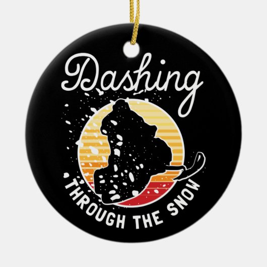 スノーモービル – 雪の中をダッシュイン セラミックオーナメント (正面)