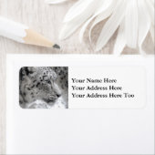 スノーレオパードポートレートイン雪 ラベル (インサイチュ)