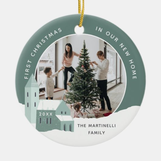 スノーヴィレッジ |新しいホーム初めてのクリスマス セラミックオーナメント (正面)