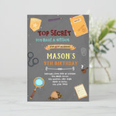 スパイの誕生日をテーマにした招待状 招待状 (スタンド正面)