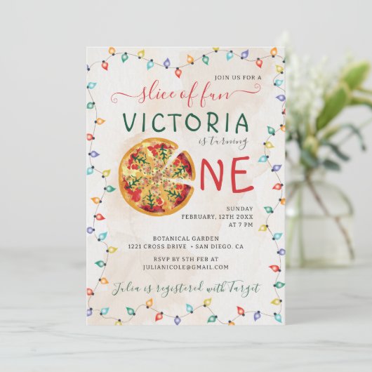 スパイシーおもしろいスライスピザBBQフォトファースト誕生日 招待状 (スタンド正面)