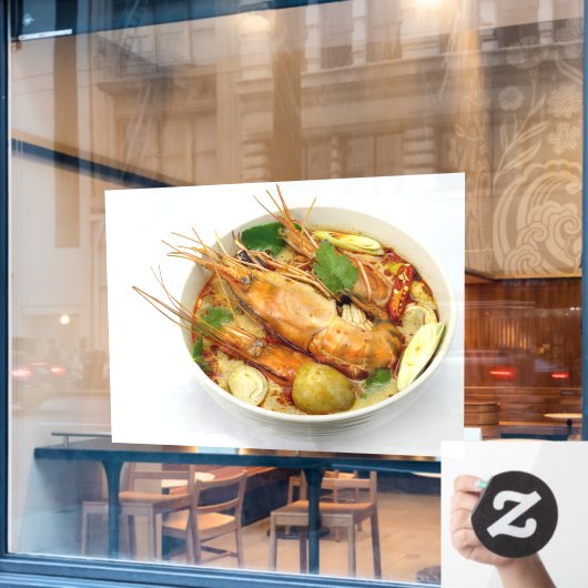 スパイシーなエビのスープ熱い酸っぱいスープタイのレストラン ウィンドウサイン (カフェ窓)