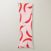 スパイシーレッドチリパターン ボディピロー (正面縦)