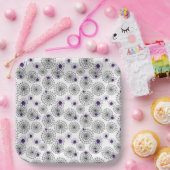 スパイダーウェブ&パープルスパイダーズのハロウィンホワイトパターン ペーパープレート (パーティー)