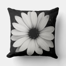 スパイダーオンフラワーブラック&ホワイト装飾用クッション