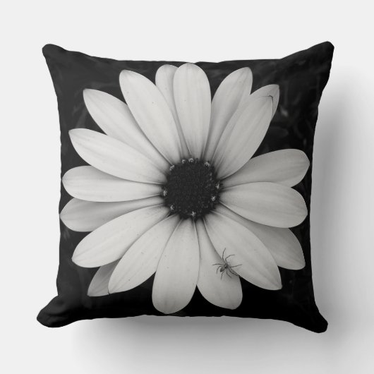 スパイダーオンフラワーブラック&ホワイト装飾用クッション クッション (正面)