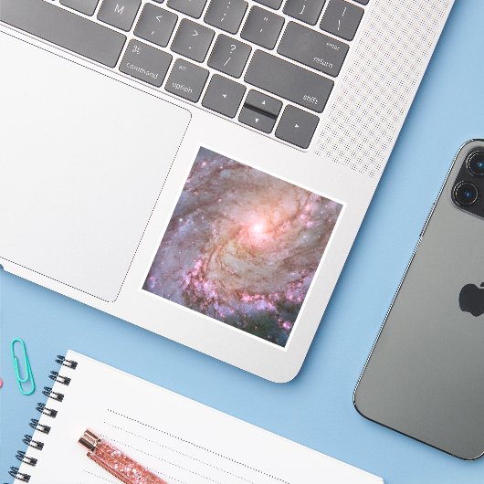 スパイラル銀河系M83、星の形成で燃え上がる。 シール (ノートパソコンとiPhone)