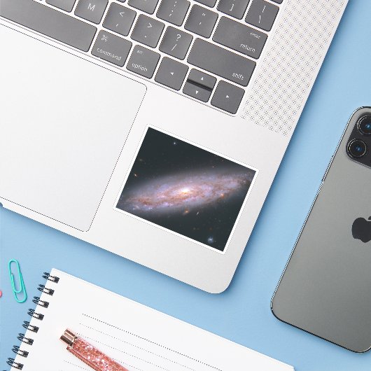 スパイラル銀河系Ngc 3972. シール (ノートパソコンとiPhone)