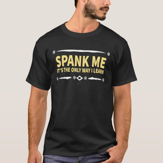 スパンク・ミーはデヴォート・キンキーを学ぶ唯一の方法 Tシャツ (正面)