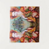 スパンコールがきらめくペコの羽を持つロマンチックな女性 タペストリー (正面)